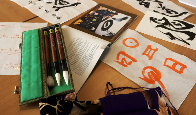 Workshopy a výstava studentských kaligrafií